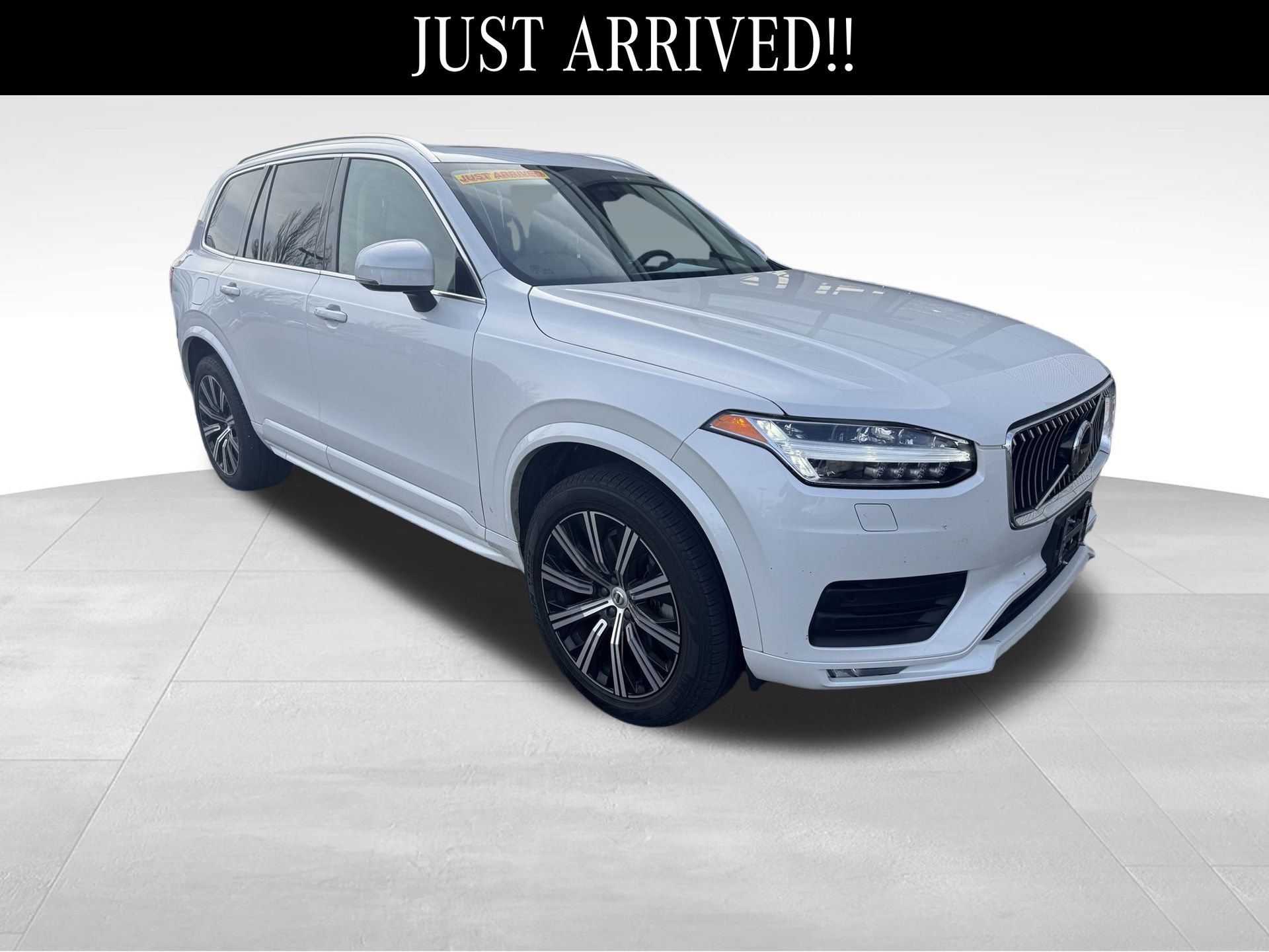 2023 Volvo XC90 Core's photo