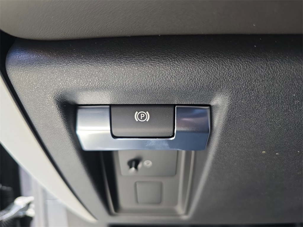 2025 Land Rover Defender 130 S photo 22