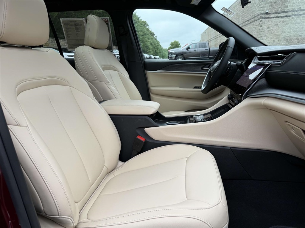2025 Jeep Grand Cherokee Limited photo 13