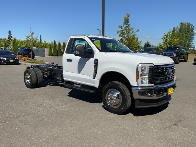 2025 Ford F-350 photo 3