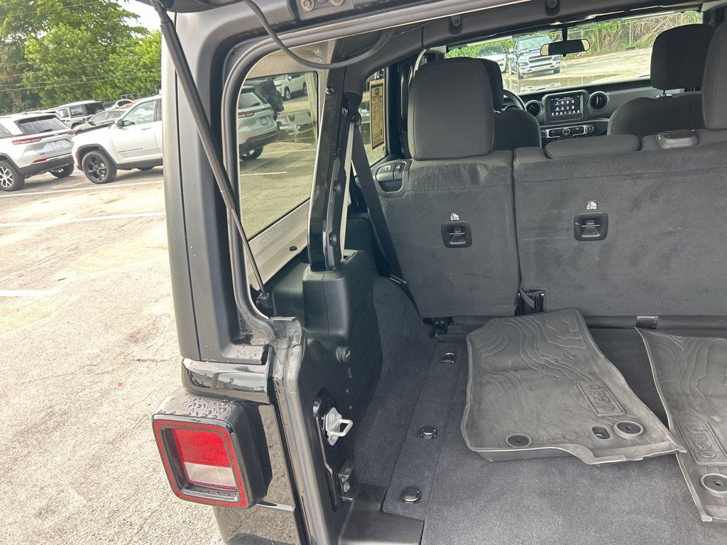 2022 Jeep Wrangler Unlimited Willys photo 30
