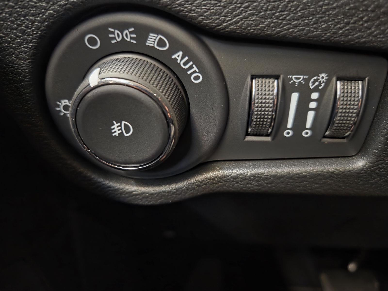 2026 Chrysler Pacifica photo 14