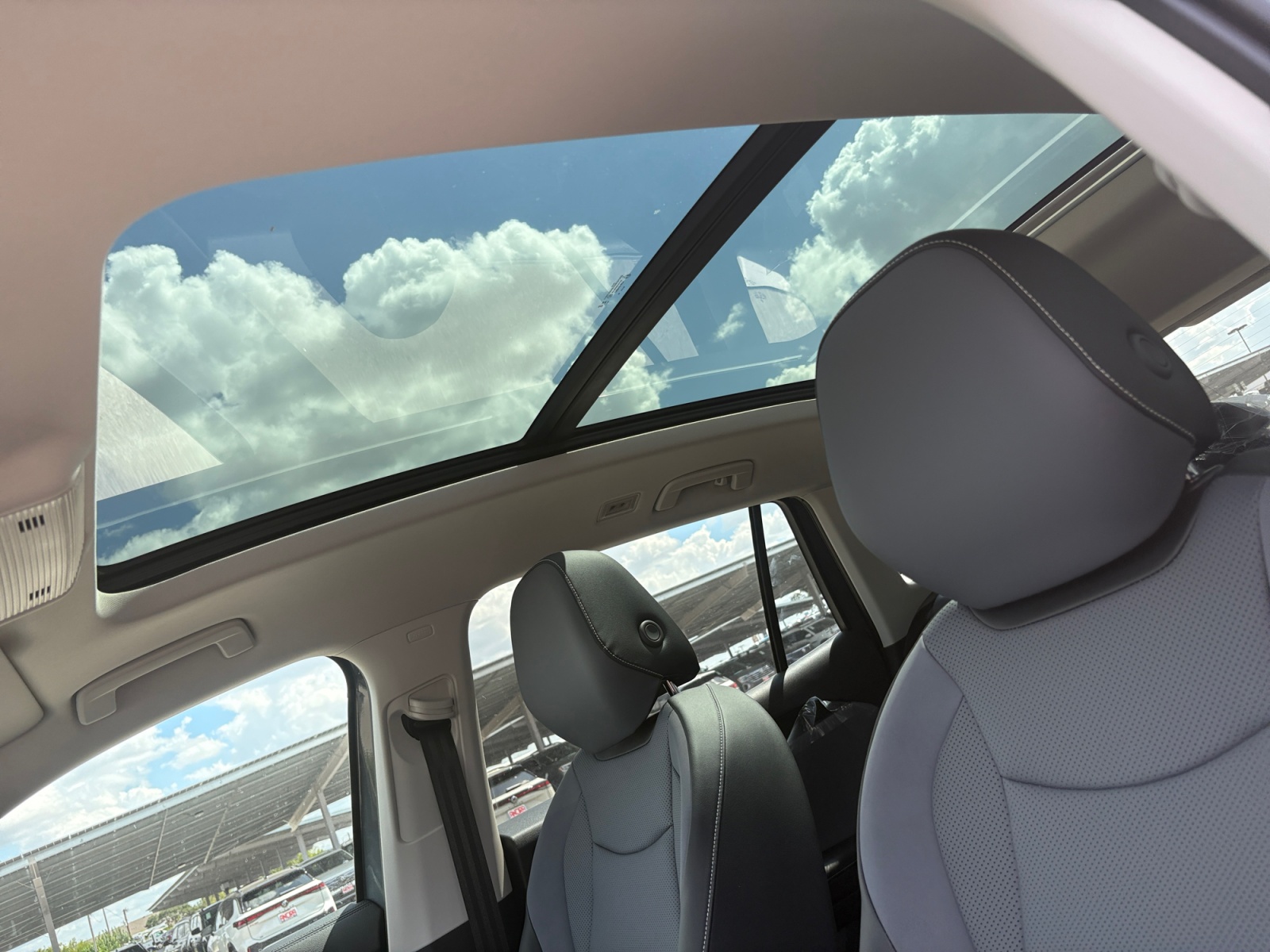 2025 Volkswagen Tiguan SE photo 18