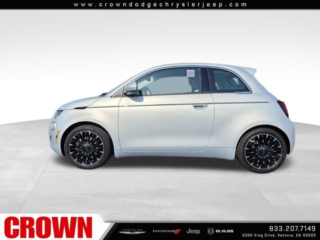 2025 Fiat 500e La Prima photo 9