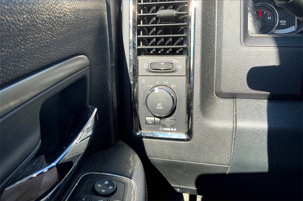 2015 Ram 1500 Sport photo 32