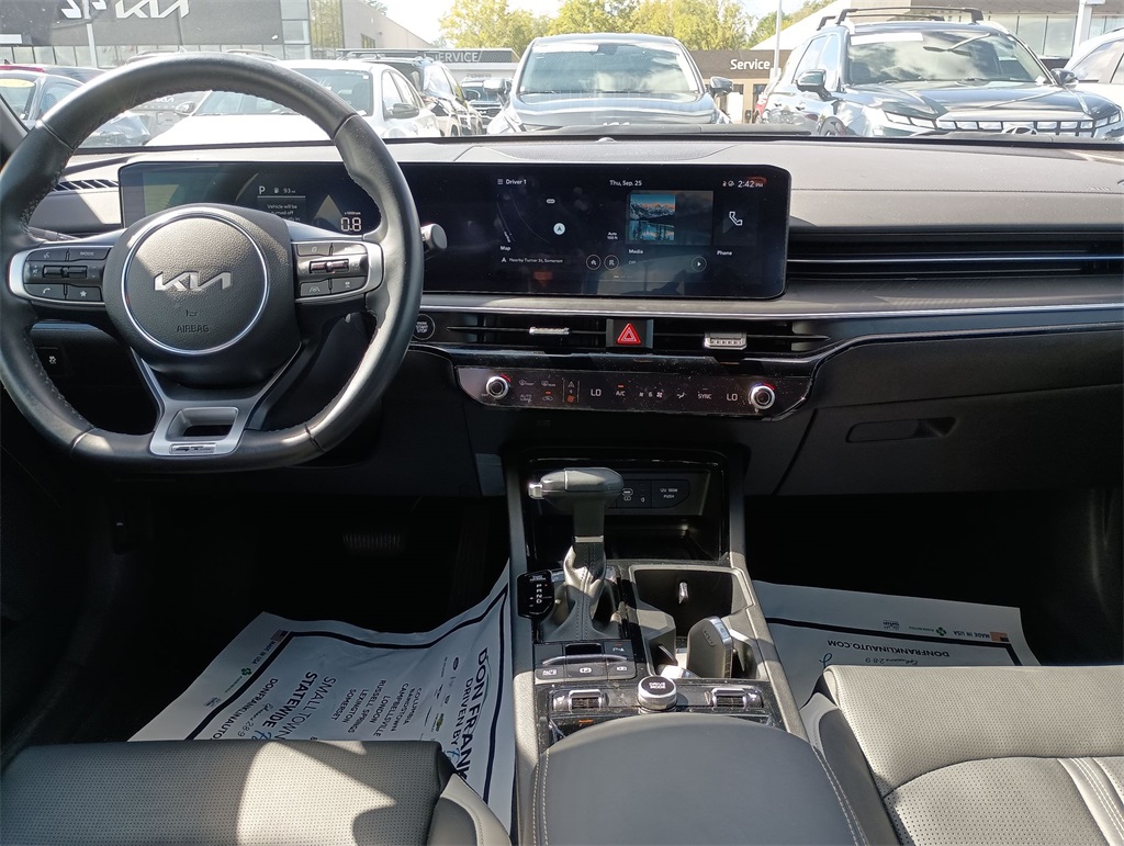 2025 Kia K5 GT-Line photo 10