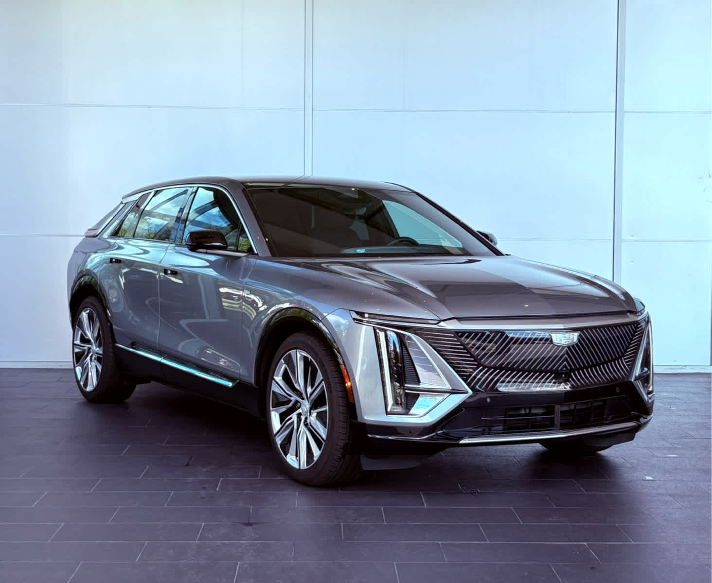 2024 Cadillac Lyriq Luxury photo 3