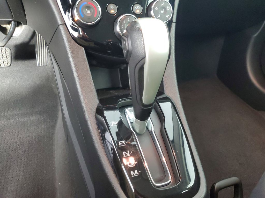 2018 Chevrolet Sonic LT photo 16