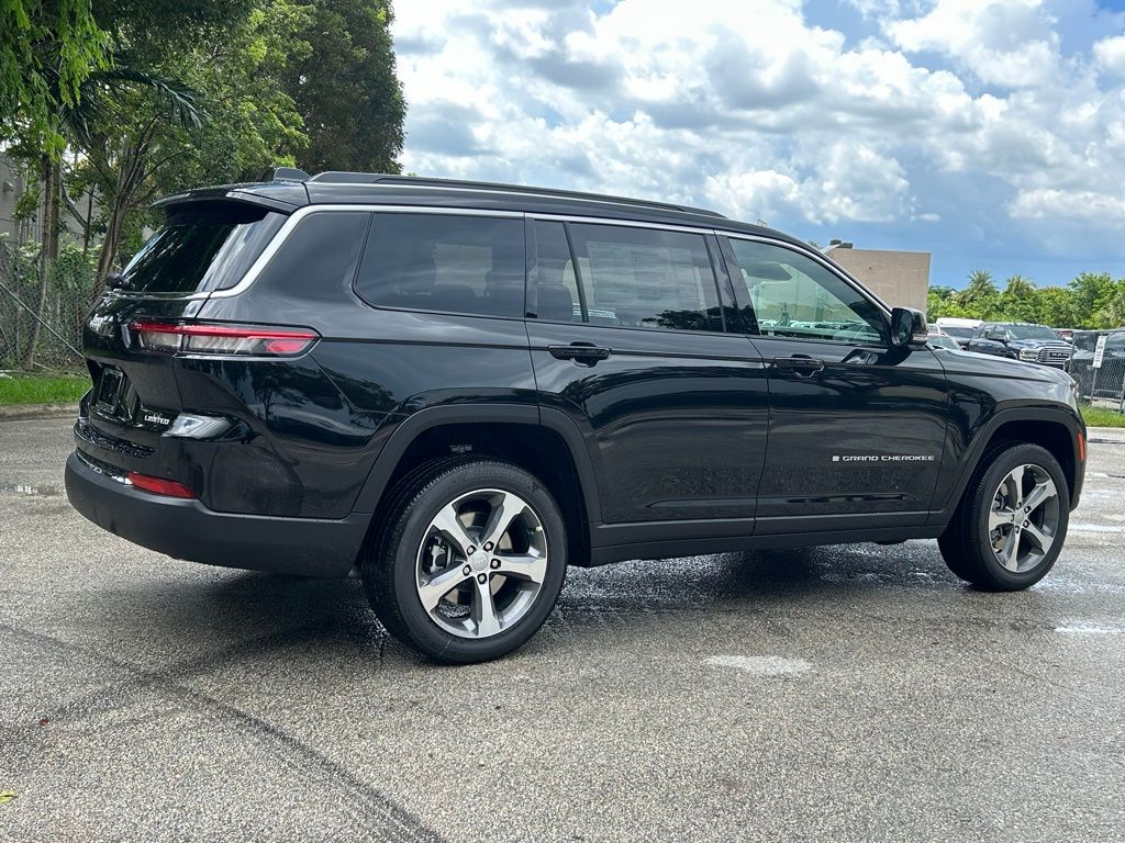 2025 Jeep Grand Cherokee Limited photo 4