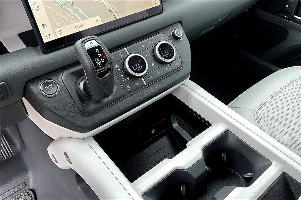 2025 Land Rover Defender 110 S photo 8