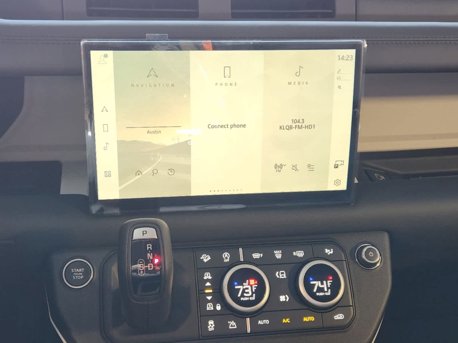 2025 Land Rover Defender 110 X-Dynamic SE photo 14