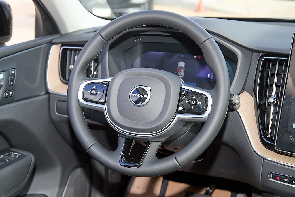 2026 VOLVO XC60 - Image 22