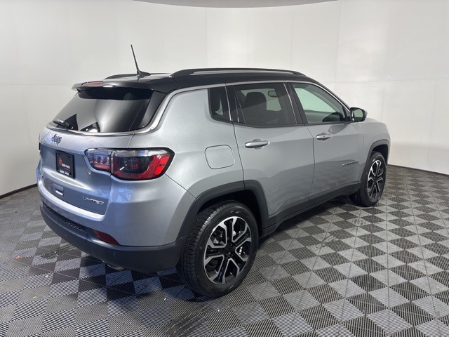 2022 Jeep Compass Limited photo 2