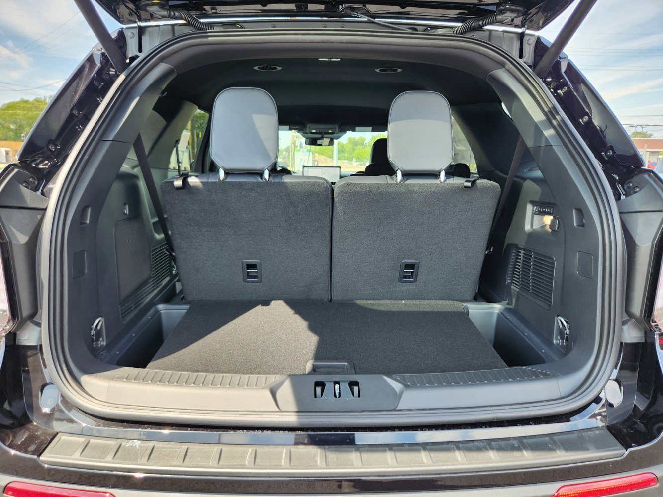2025 Ford Explorer ST photo 23