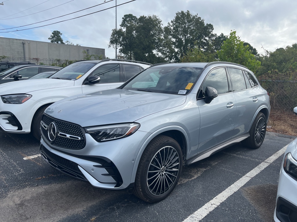 2025 Mercedes Benz GLC 300 photo 2