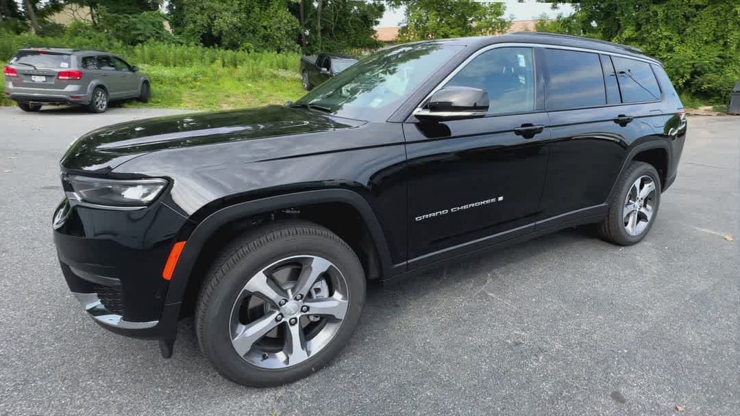 2025 Jeep Grand Cherokee Limited photo 4