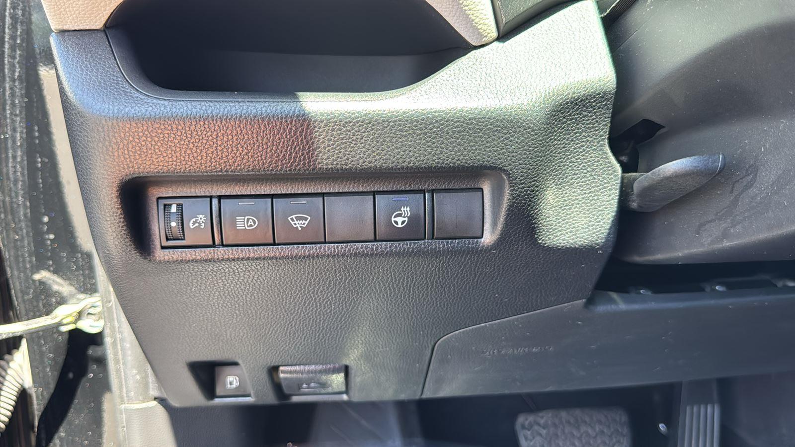 2022 Toyota RAV4 Hybrid XLE photo 10
