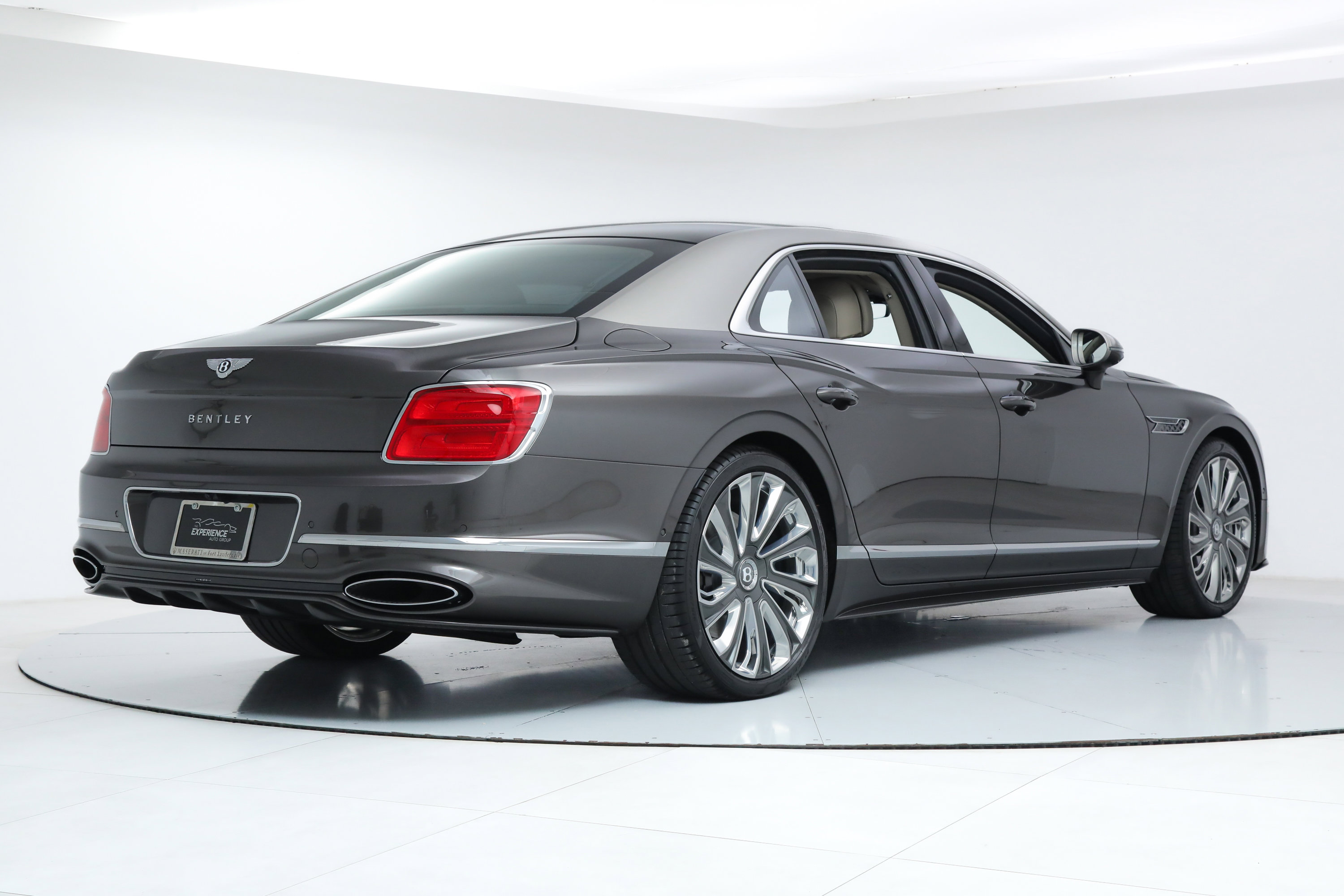 2025 Bentley Flying Spur Mulliner photo 4