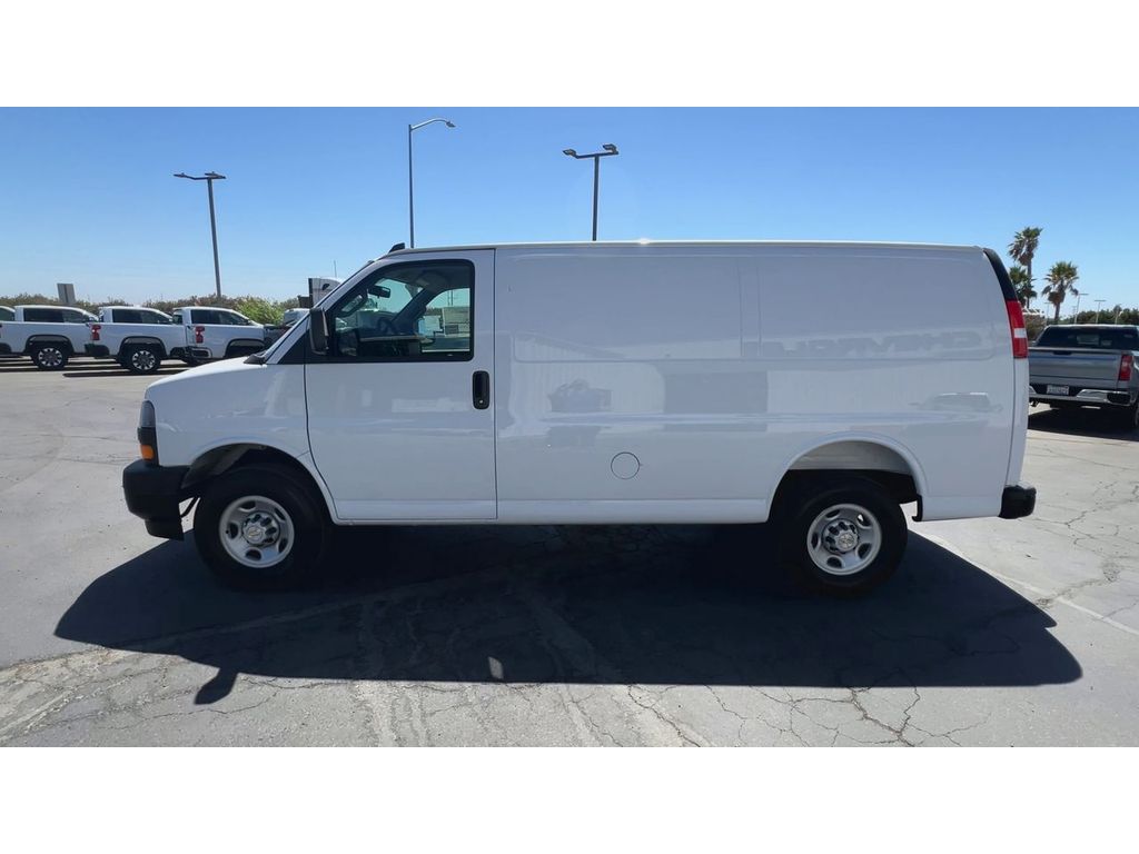 2025 Chevrolet Express Cargo 2500 photo 7