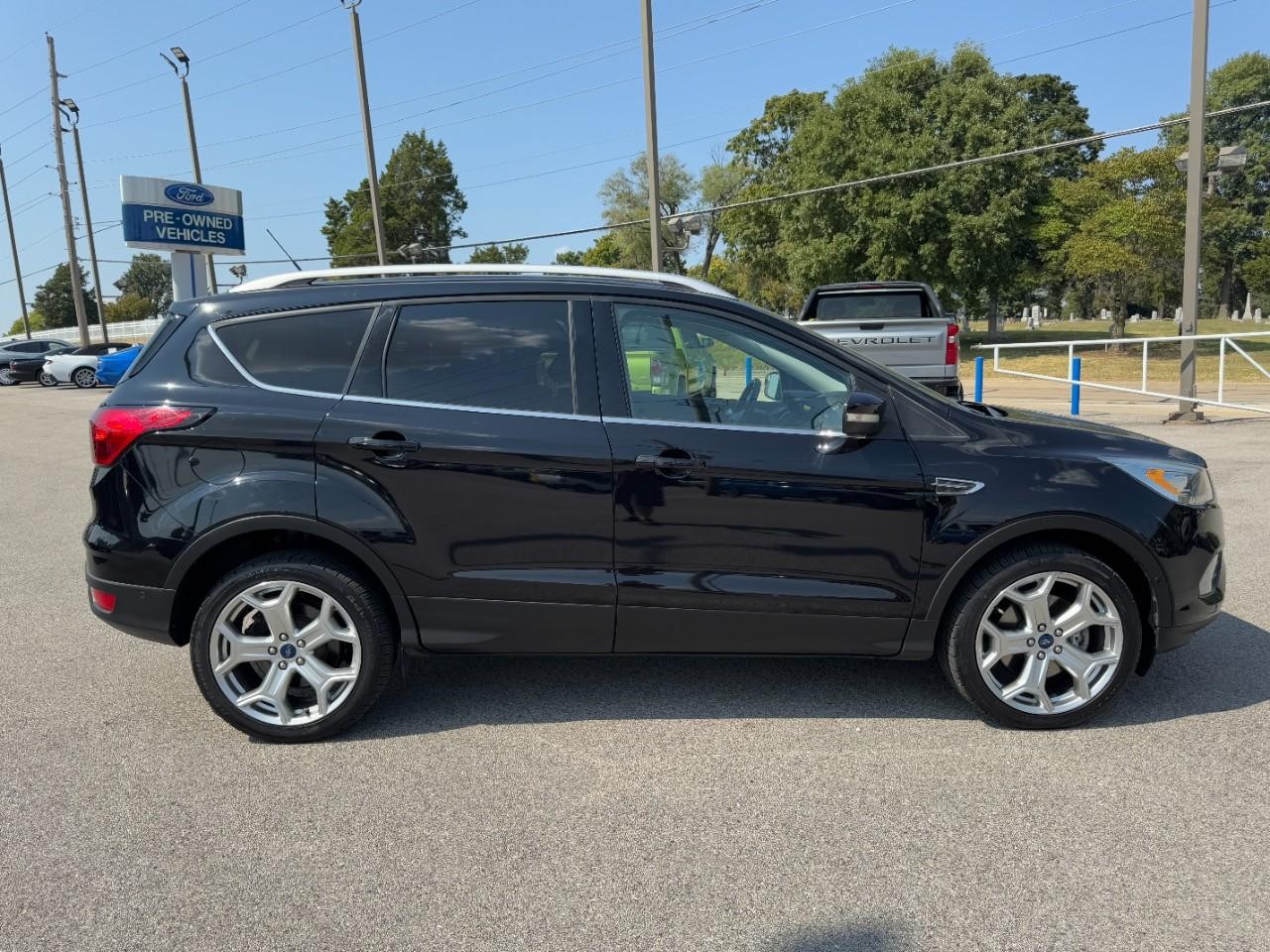 2019 Ford Escape Titanium photo 2