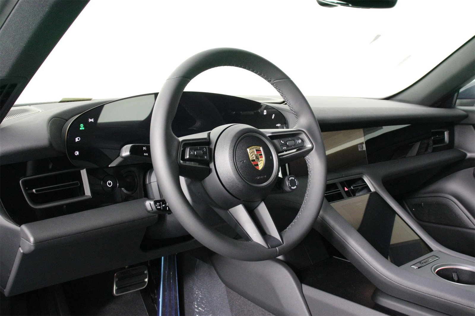 2025 Porsche Taycan photo 4