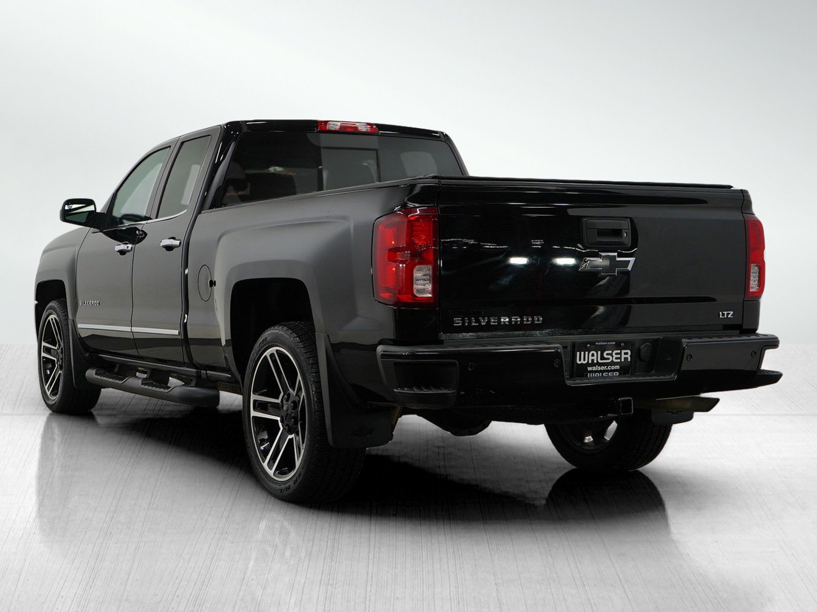 2018 Chevrolet Silverado 1500 photo 2