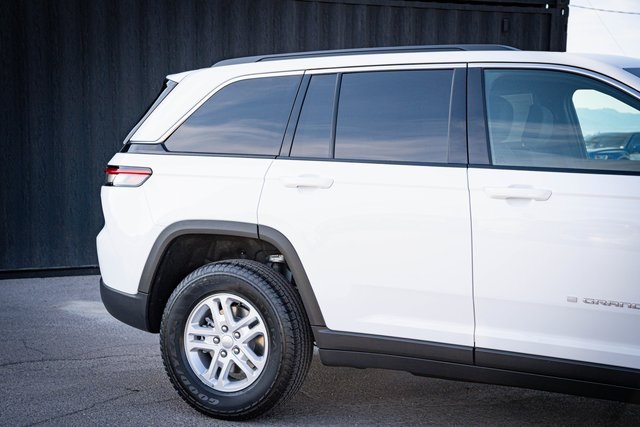 2025 Jeep Grand Cherokee Laredo photo 6
