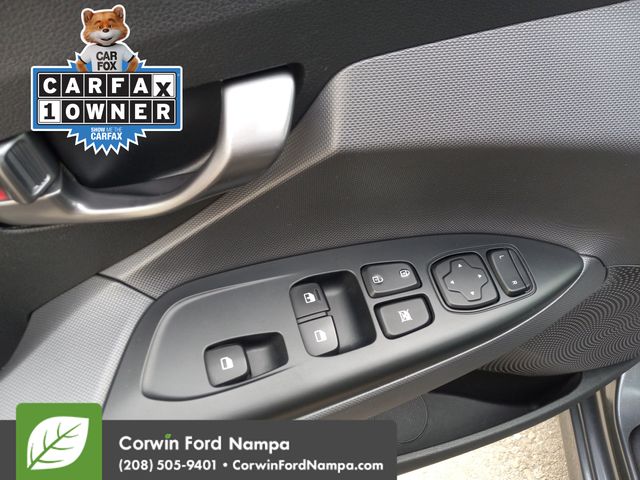2020 Hyundai Veloster 2.0L Premium photo 11