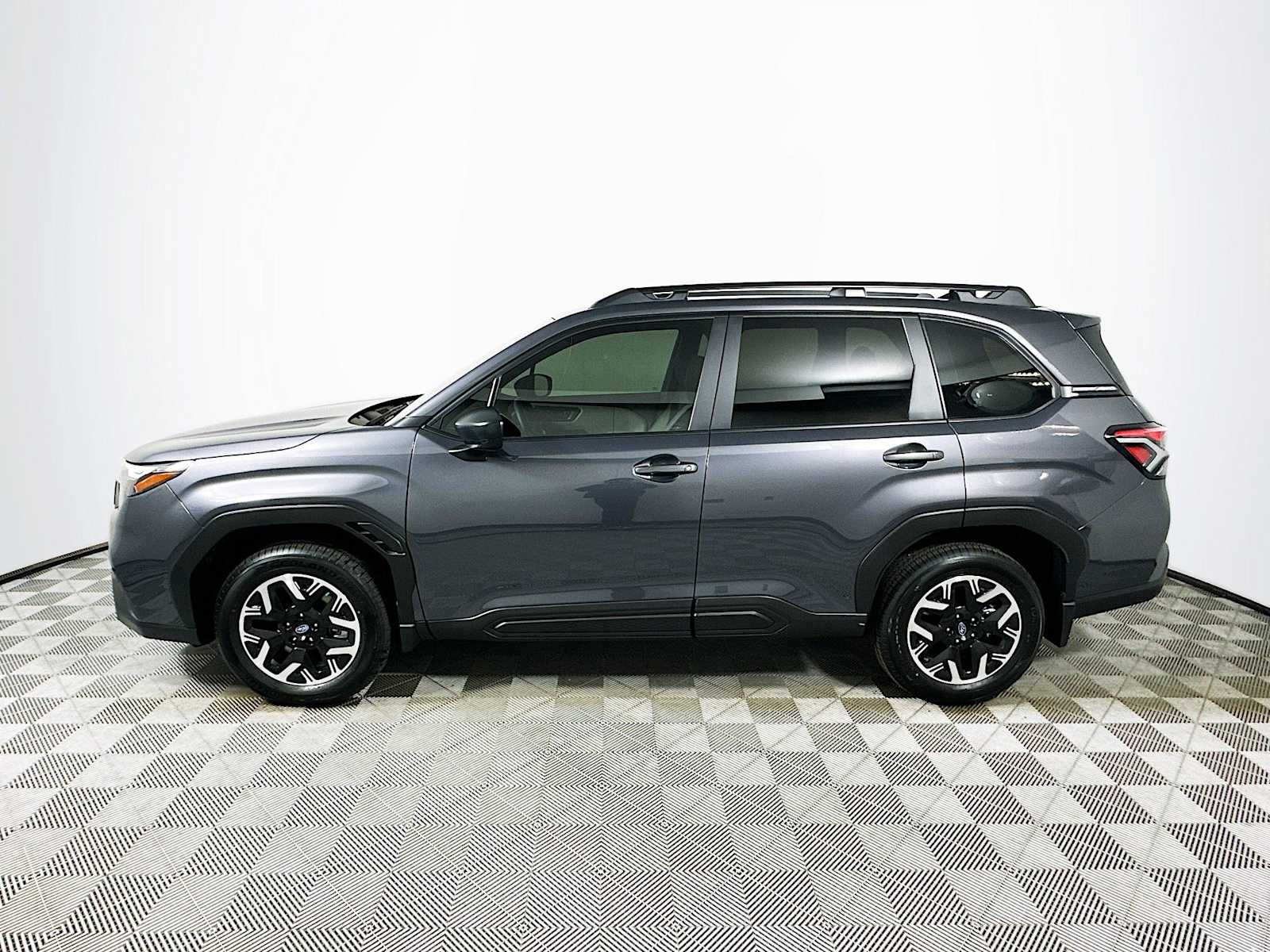 2025 Subaru Forester Base photo 4