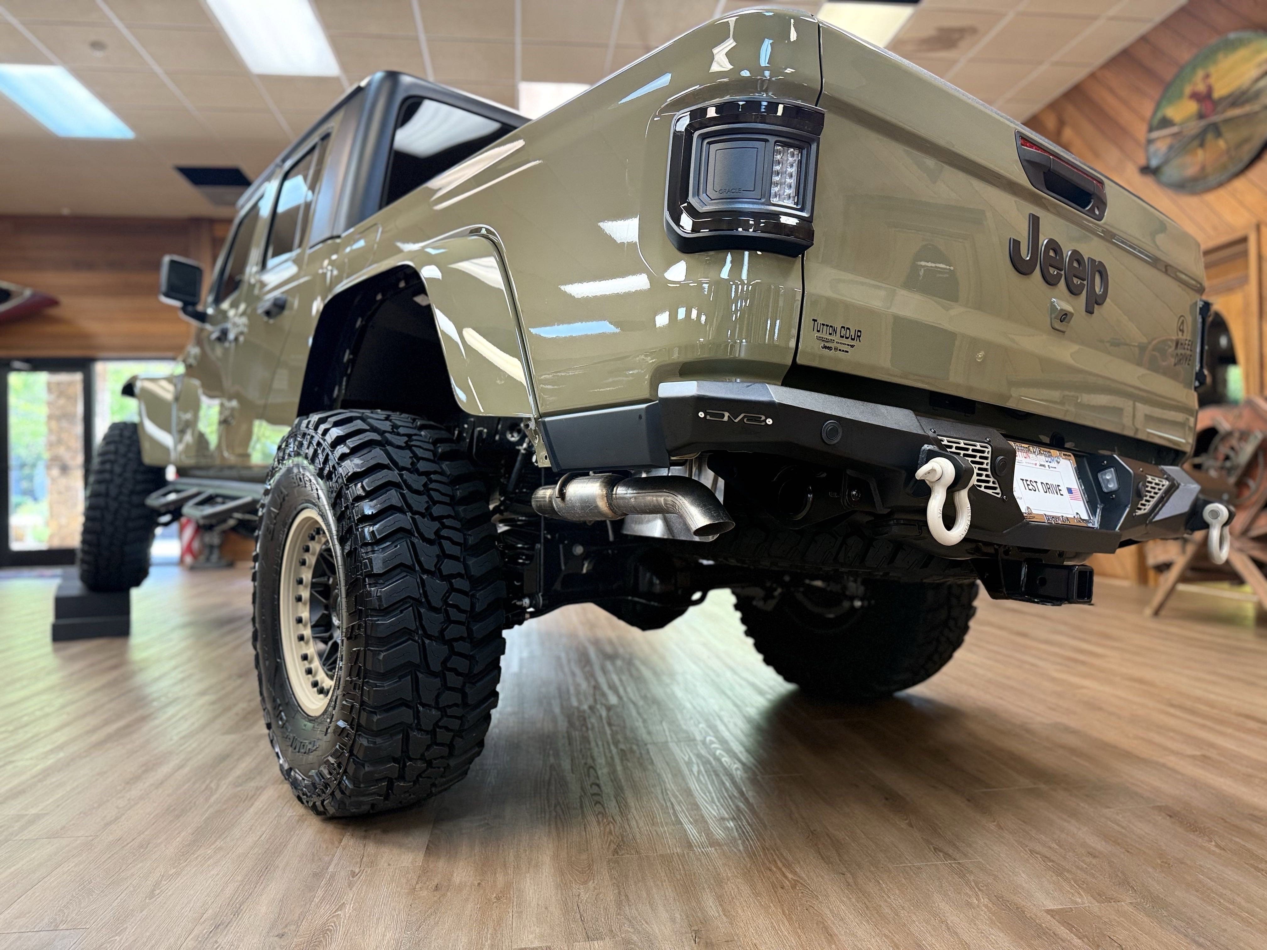 2025 Jeep Gladiator Willys photo 4