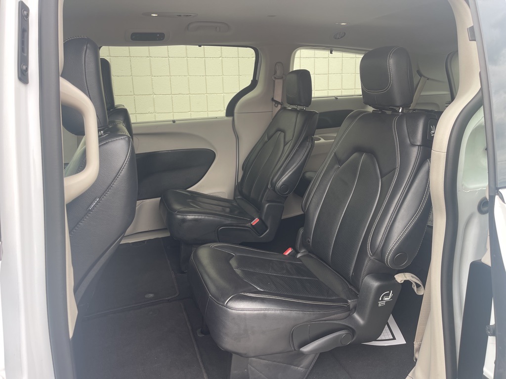 2022 Chrysler Pacifica Touring L photo 30