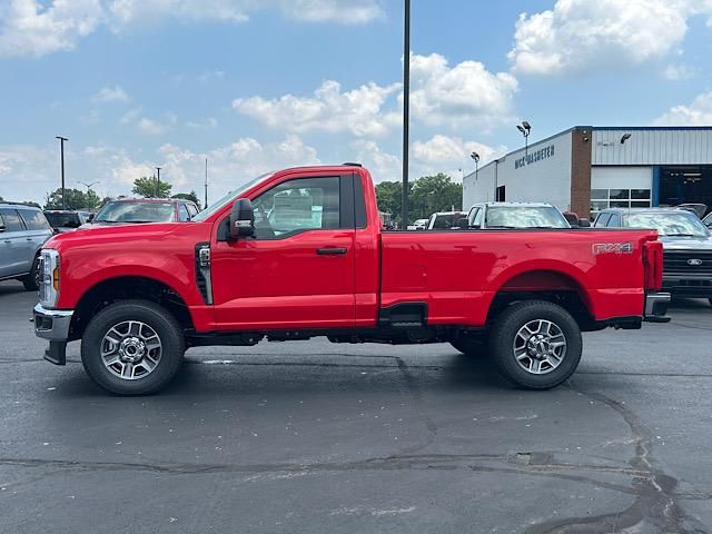 2025 Ford F-350 XLT photo 4