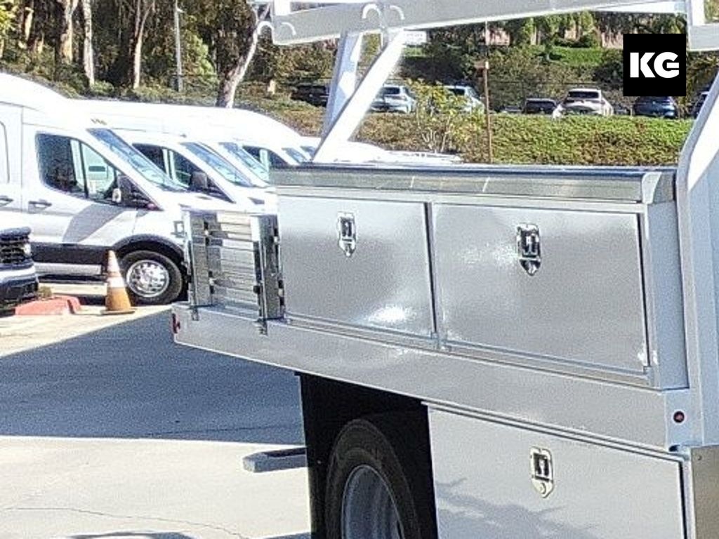 2025 Ford F-550 Super Duty Chassis Cab XL's photo