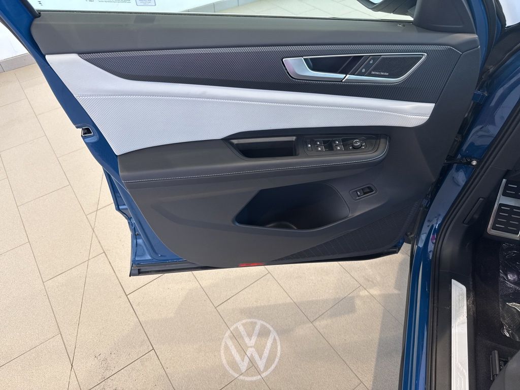 2026 Volkswagen Atlas Cross Sport SEL Premium R-Line photo 10