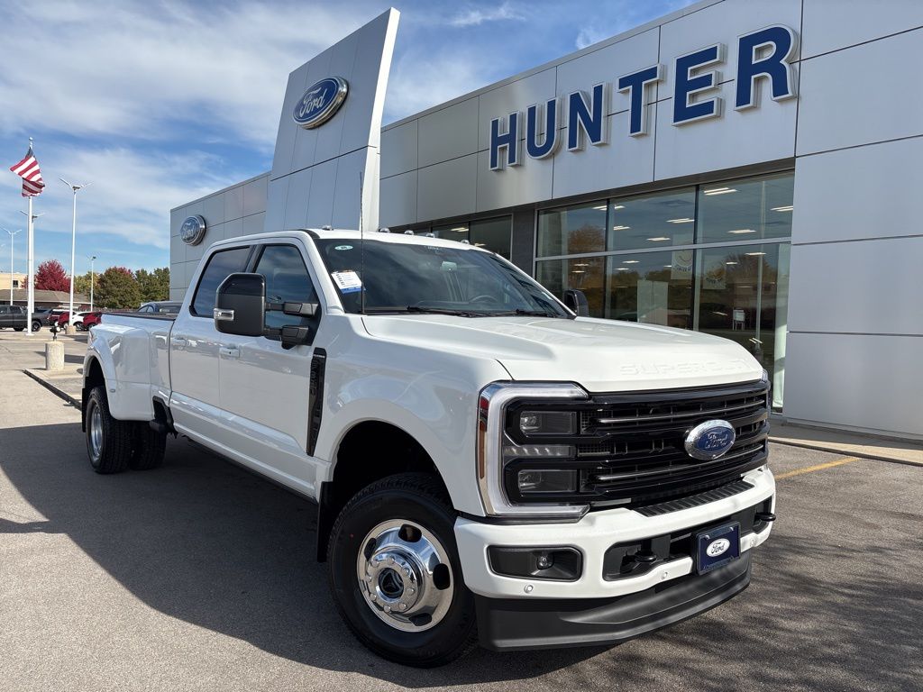 2026 Ford F-350 Super Duty Platinum's photo