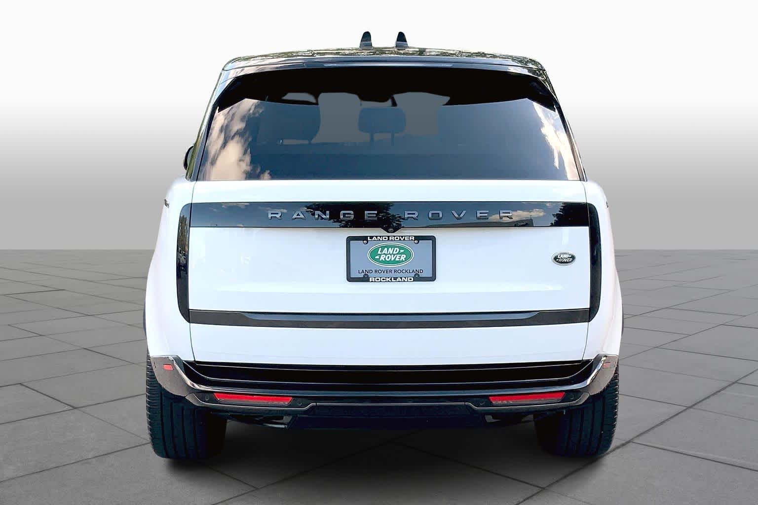 2023 Land Rover Range Rover SE photo 4
