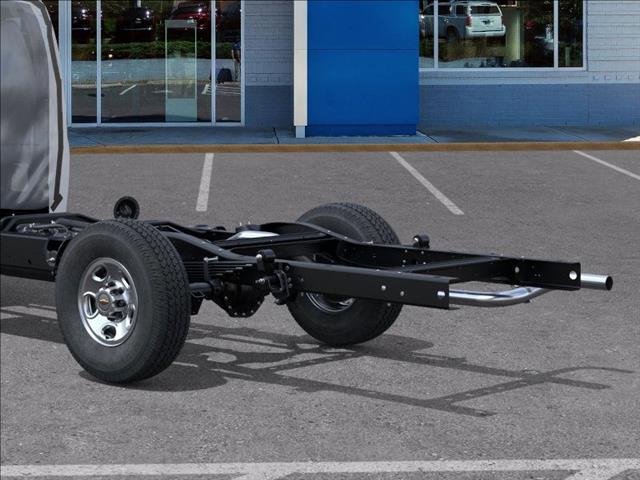 2025 Chevrolet Express Cutaway 3500 photo 3
