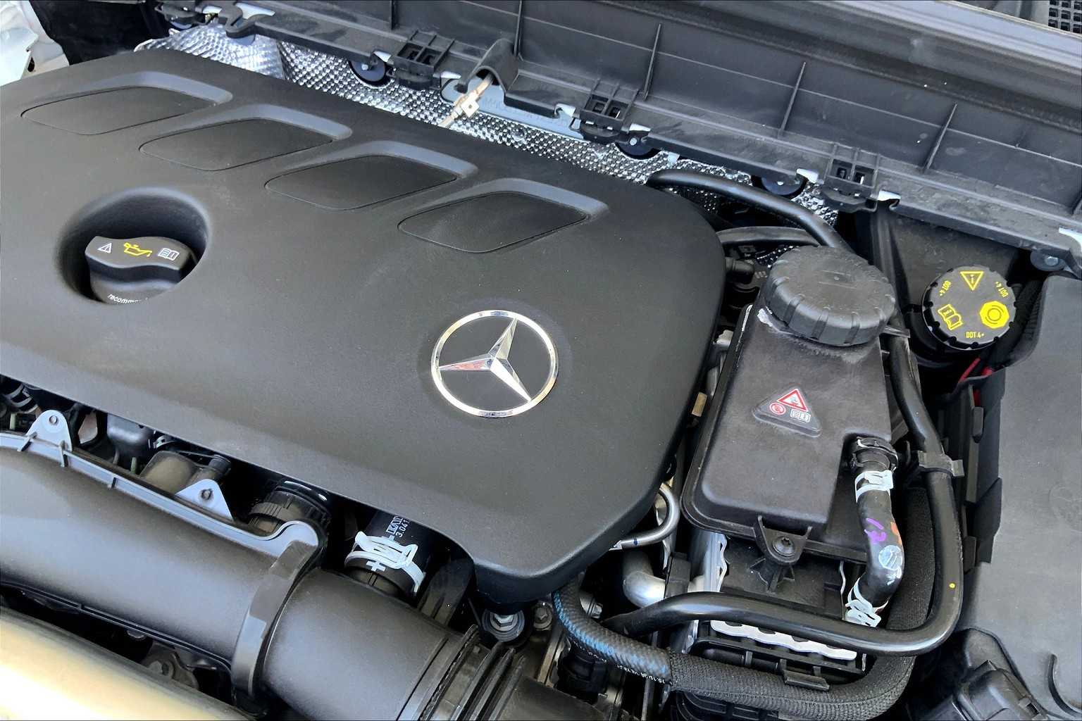 2025 Mercedes Benz GLB 250 photo 18