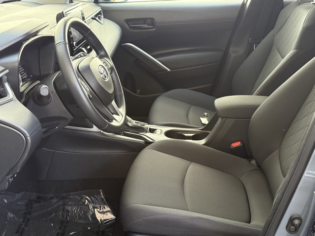 2022 Toyota Corolla Cross LE photo 12