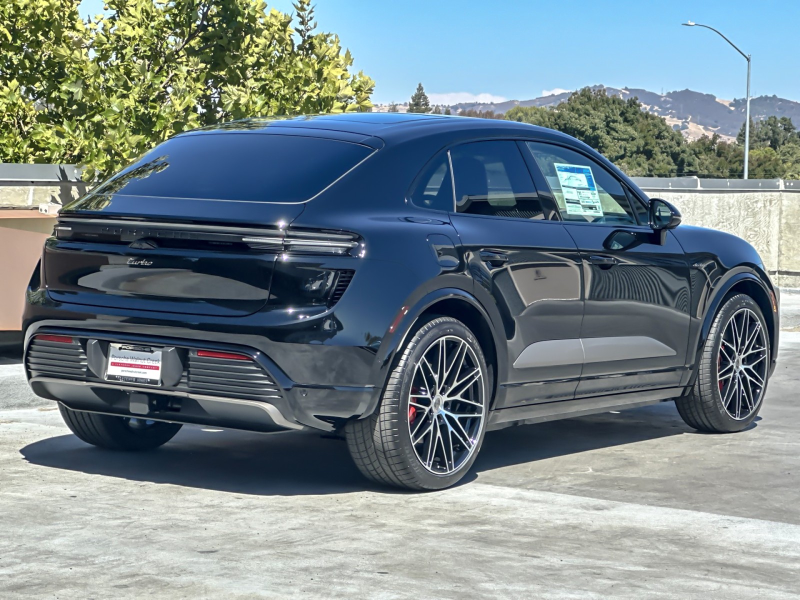 2025 Porsche Macan Turbo Electric photo 8
