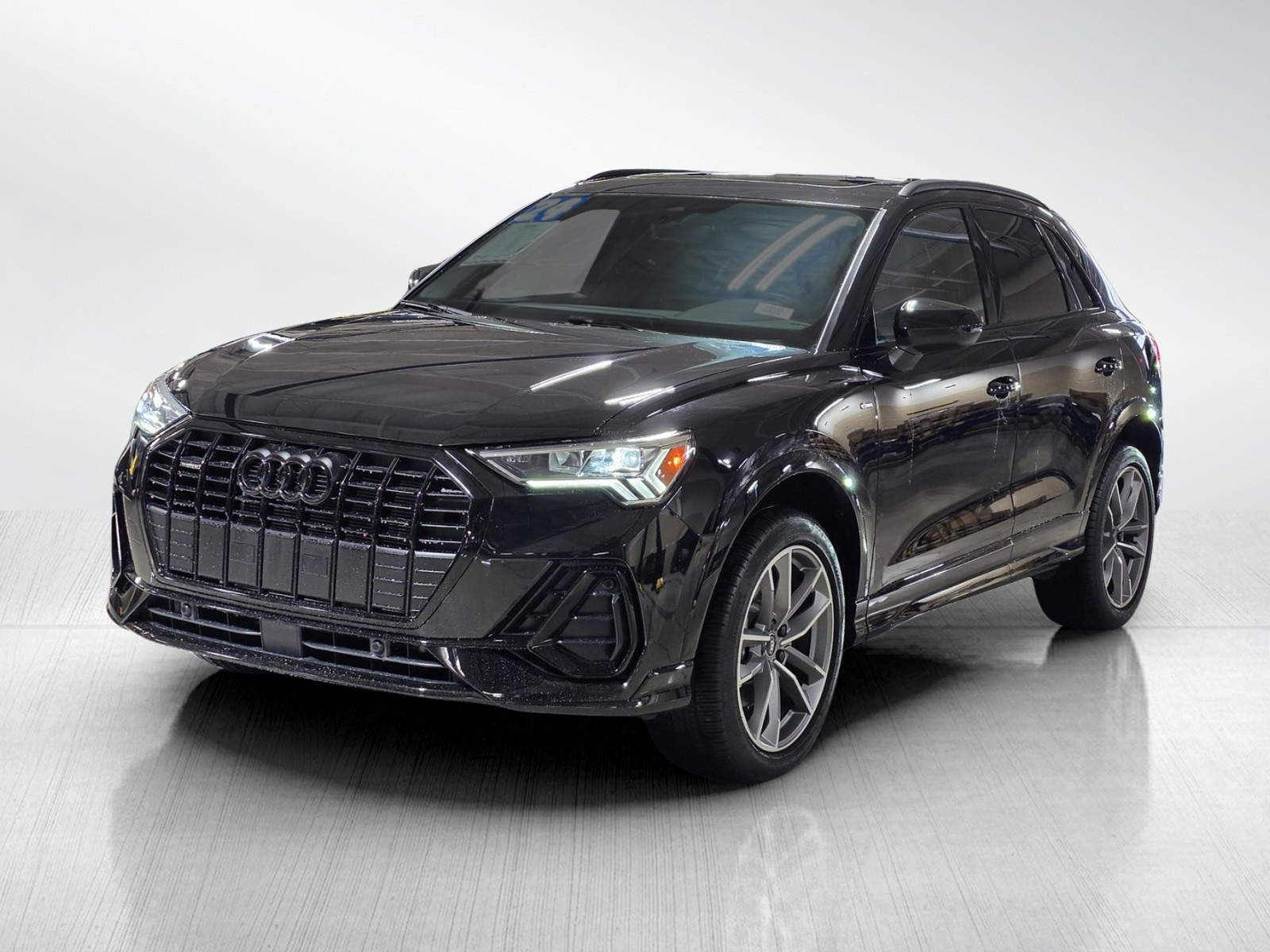 2024 Audi Q3 S line Premium photo 3