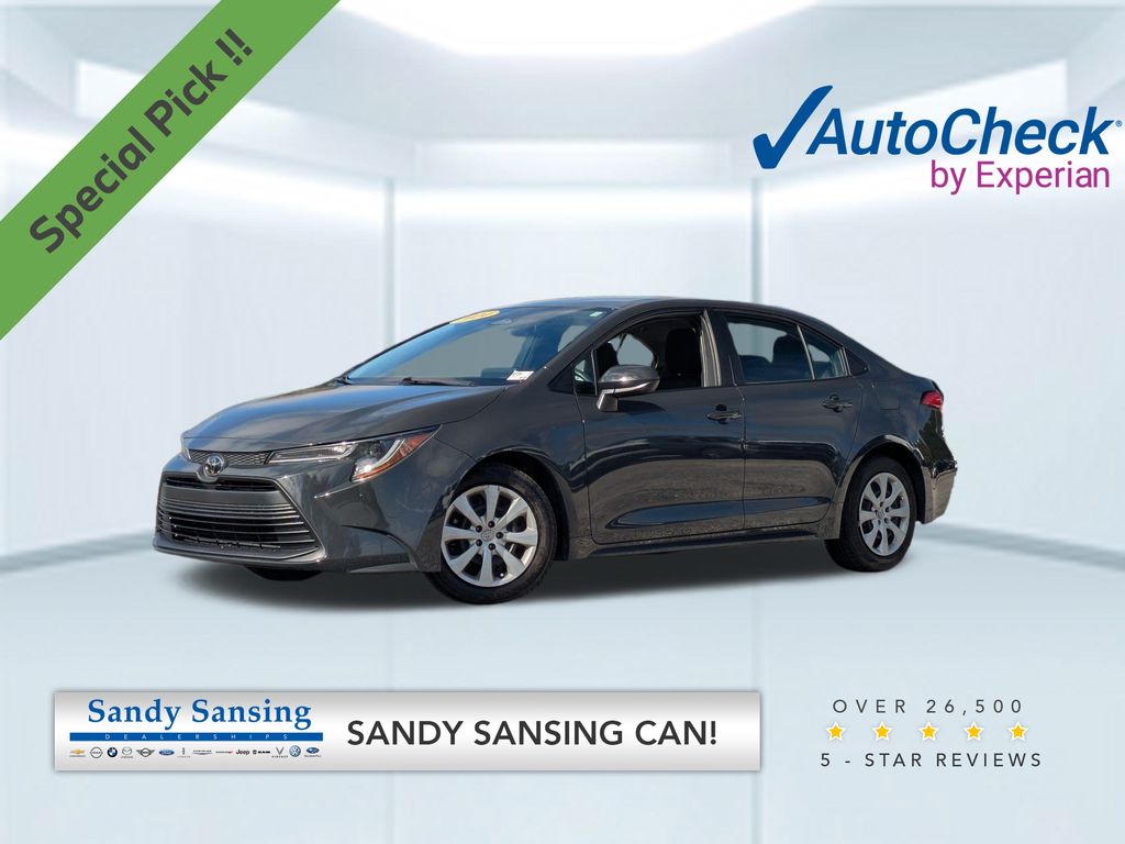 2024 Toyota Corolla LE's photo