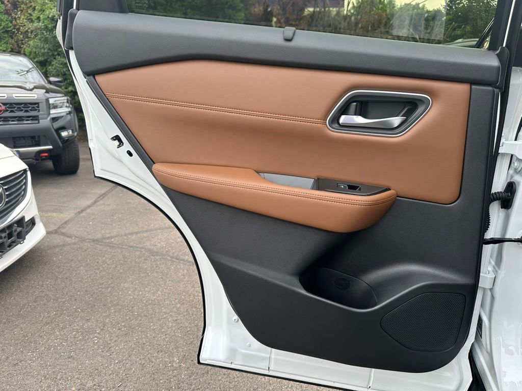 2026 Nissan Rogue Platinum photo 22