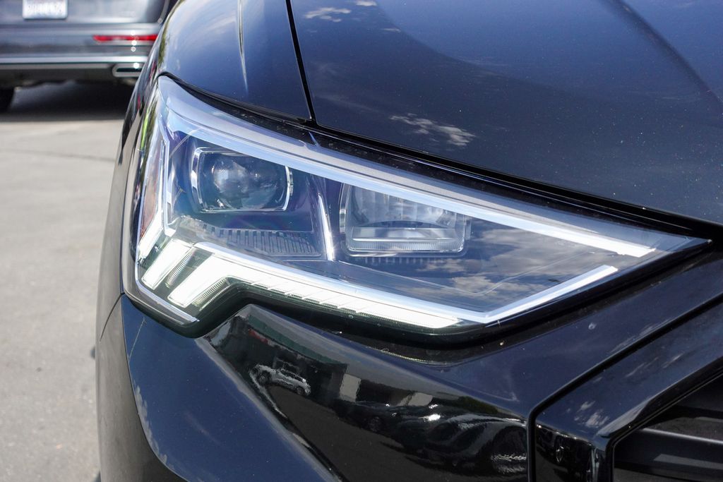 2025 Audi Q3 S line Premium Plus photo 4