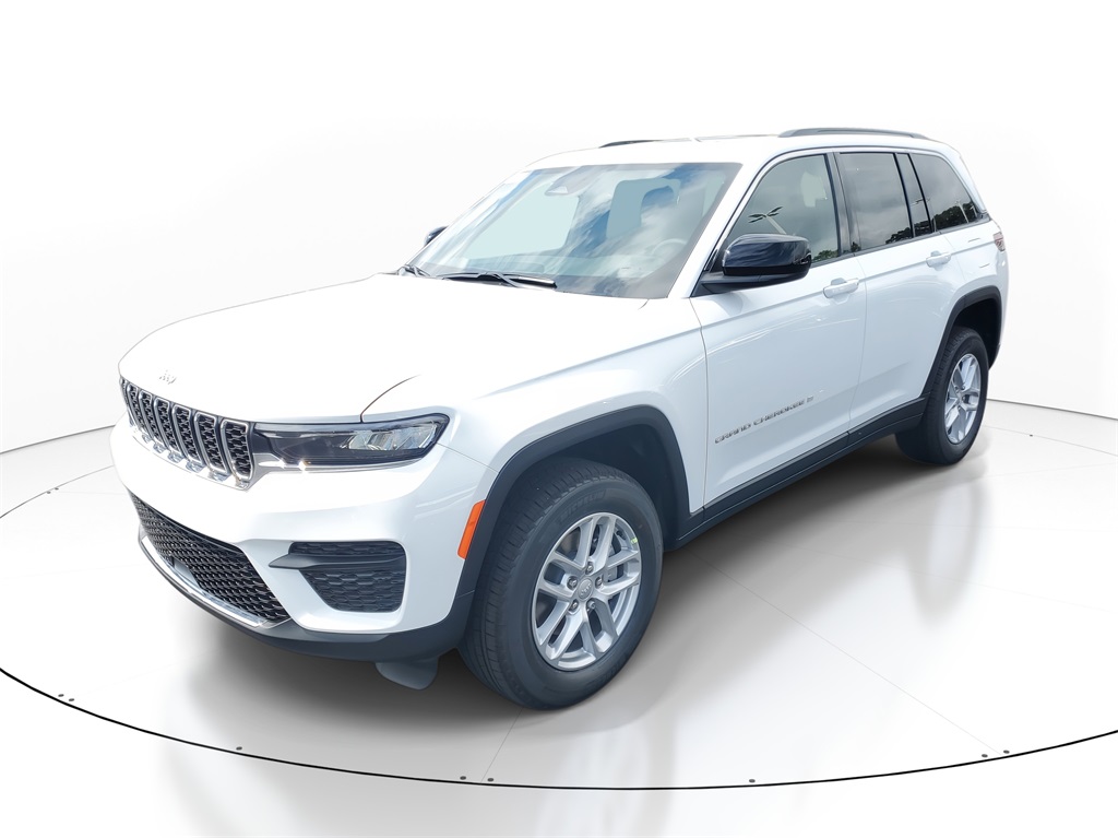 2025 Jeep Grand Cherokee Laredo X photo 2