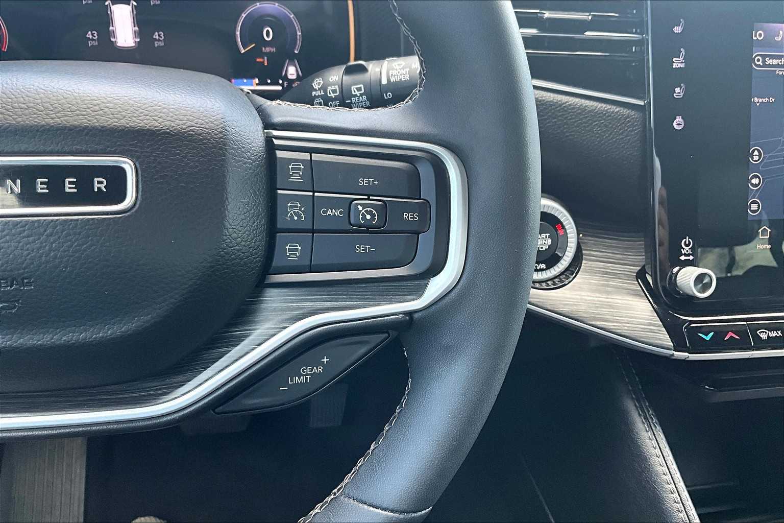 2023 Jeep Wagoneer Series III photo 24