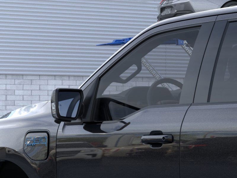 2025 Ford F-150 Lightning Lariat photo 3