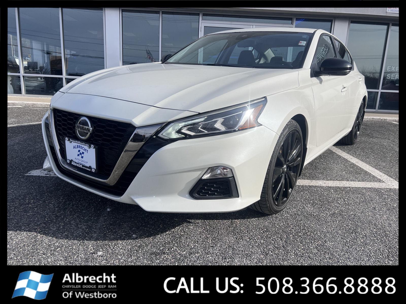 2020 Nissan Altima SR's photo