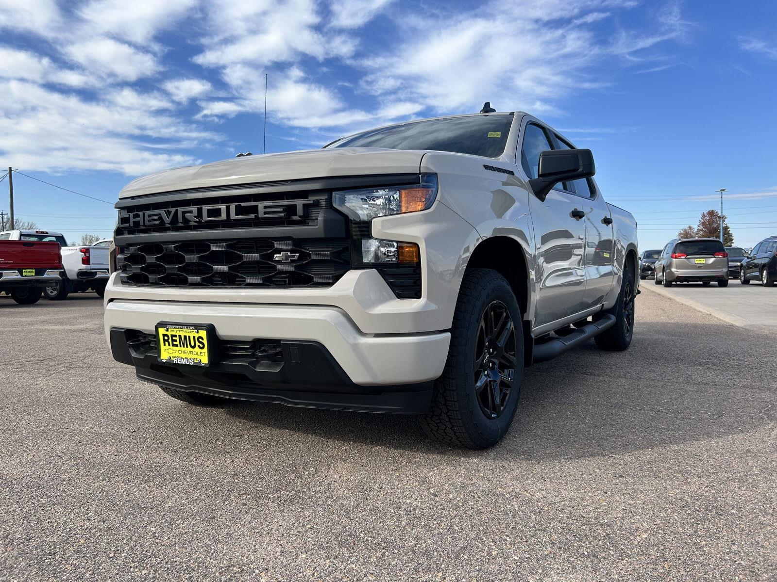 2026 Chevrolet Silverado 1500 Custom photo 3