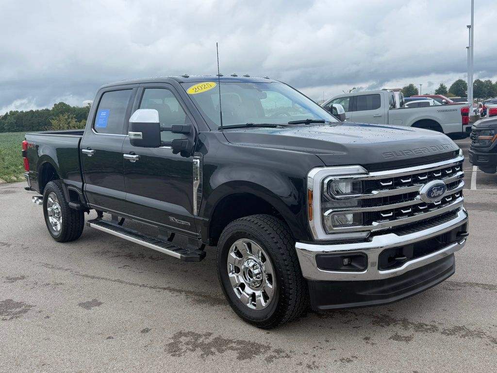 2025 Ford F-250 Lariat photo 2